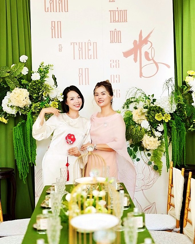Rachel Thu cùng cô dâu tại đám cưới Việt – Đài Loan ở Đà Nẵng